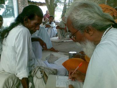 আজব আয়না-মহল মণি গভীরে