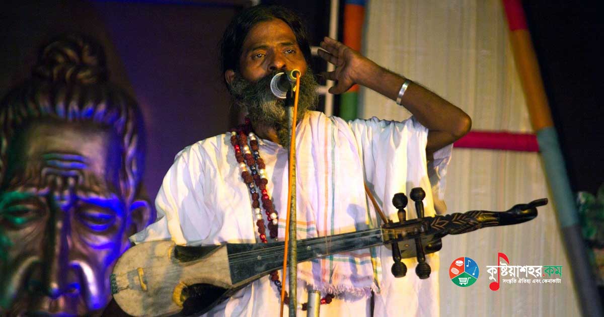 কে তাহারে চিনতে পারে