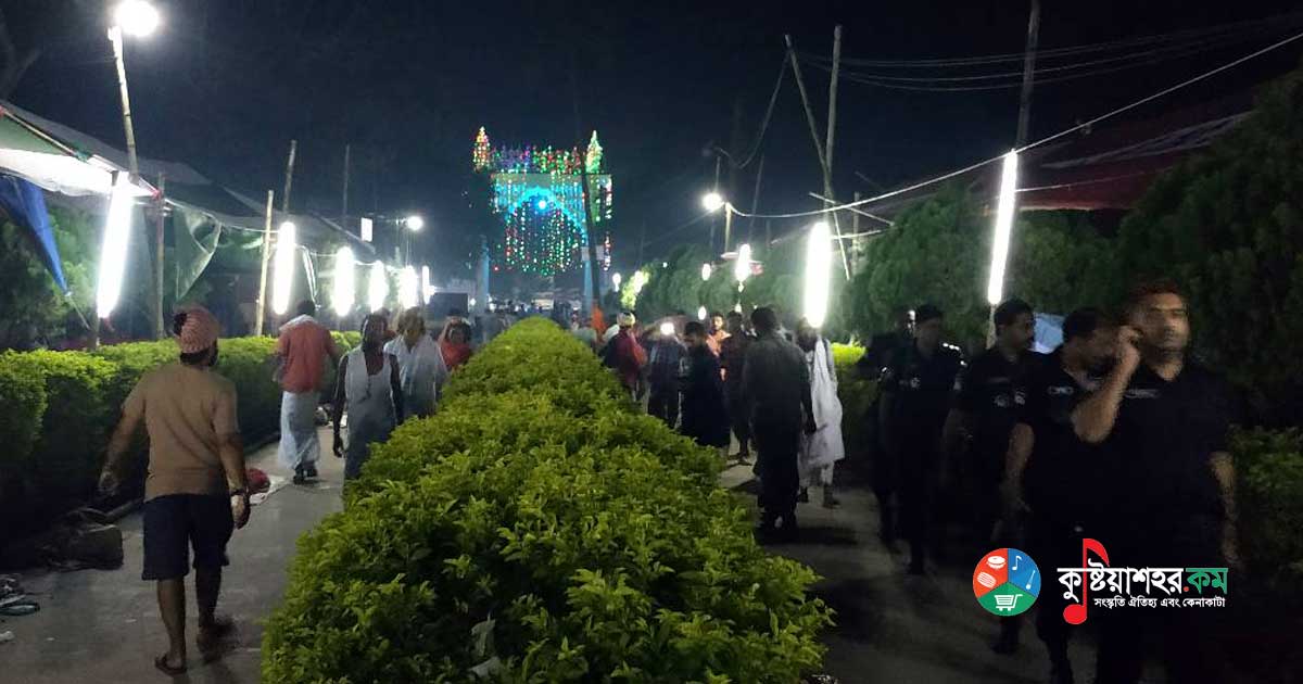 শাঁইজীর আখড়াবাড়ীতে মানুষ রতনের ভীড়